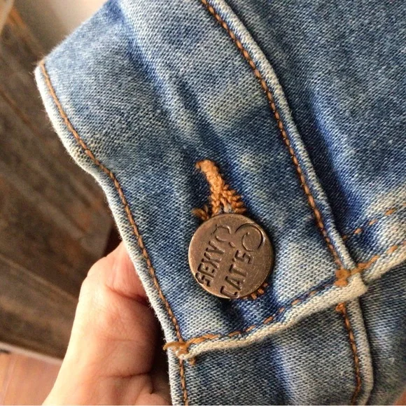 Denim jacket with beaded Minnie Mouse - Picture 5 of 9